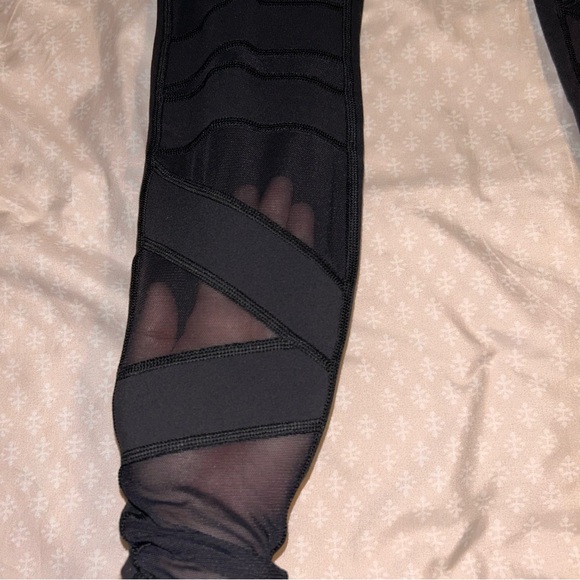 Lululemon Tech Mesh Tight - Picture 7 of 11